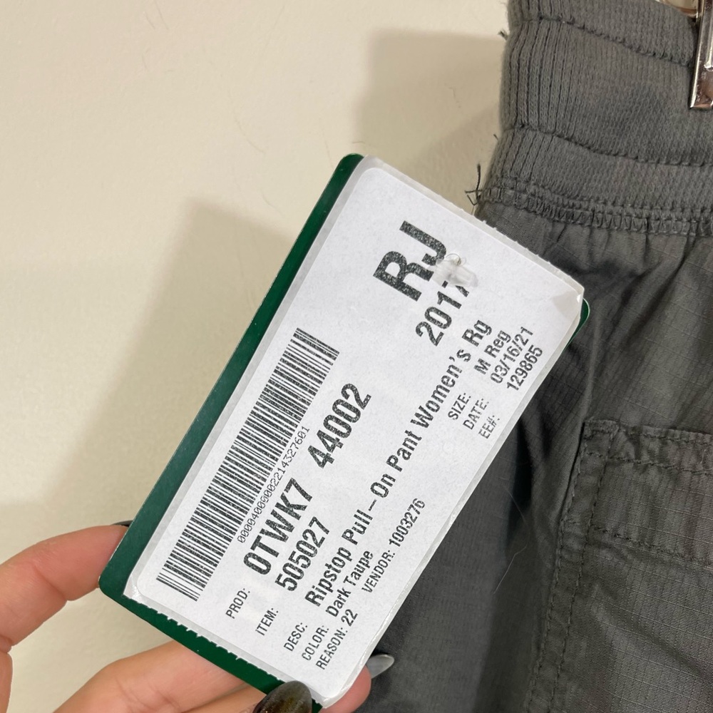NWT L.L.Bean Women’s Dark Taupe Ripstop Pull-On Pants Slim Leg Size M Reg - Picture 8 of 8